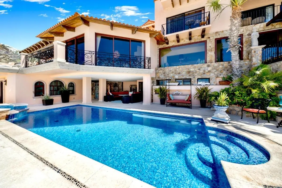 Custom luxury homes in Pedregal