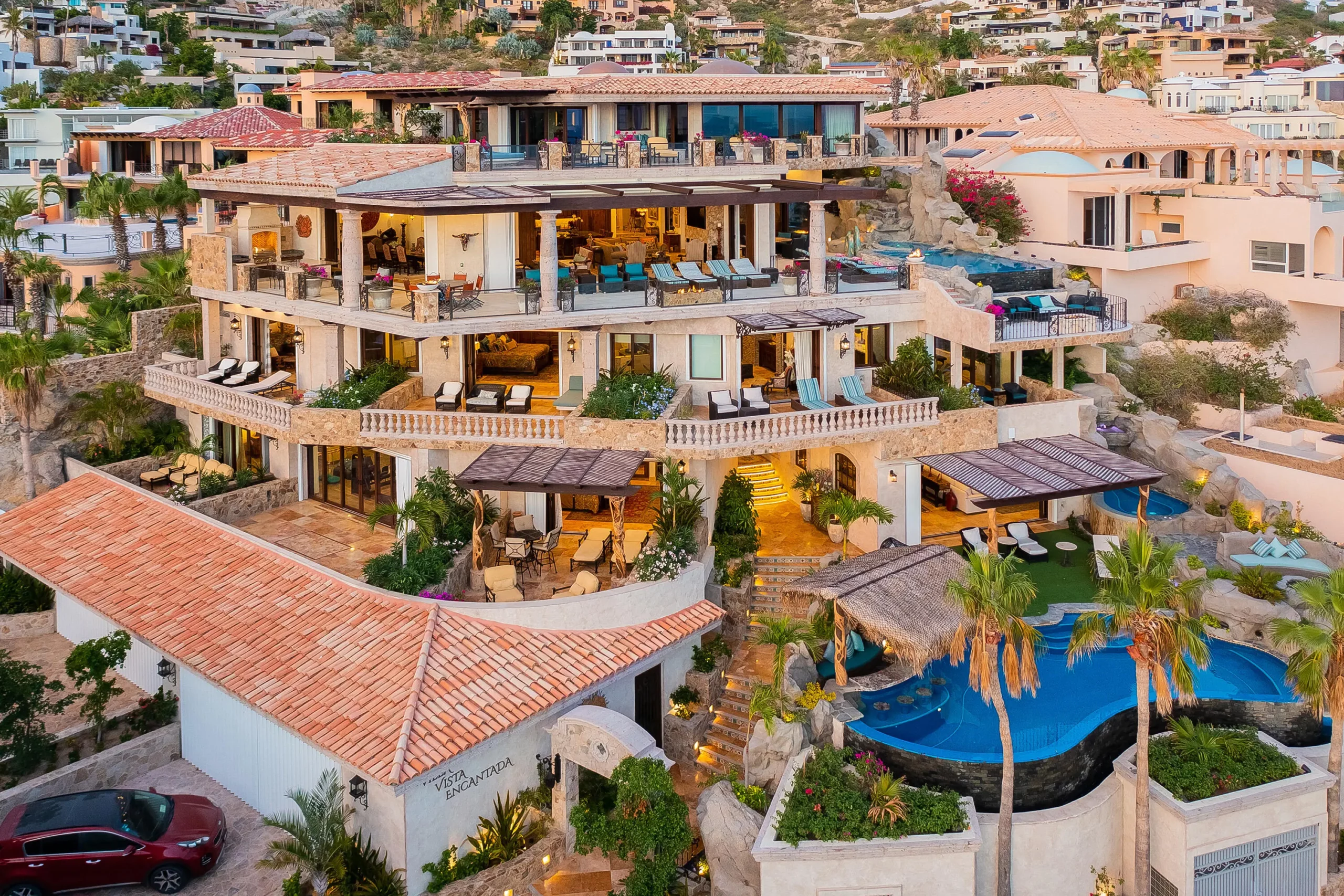 Estate Compounds in Pedregal