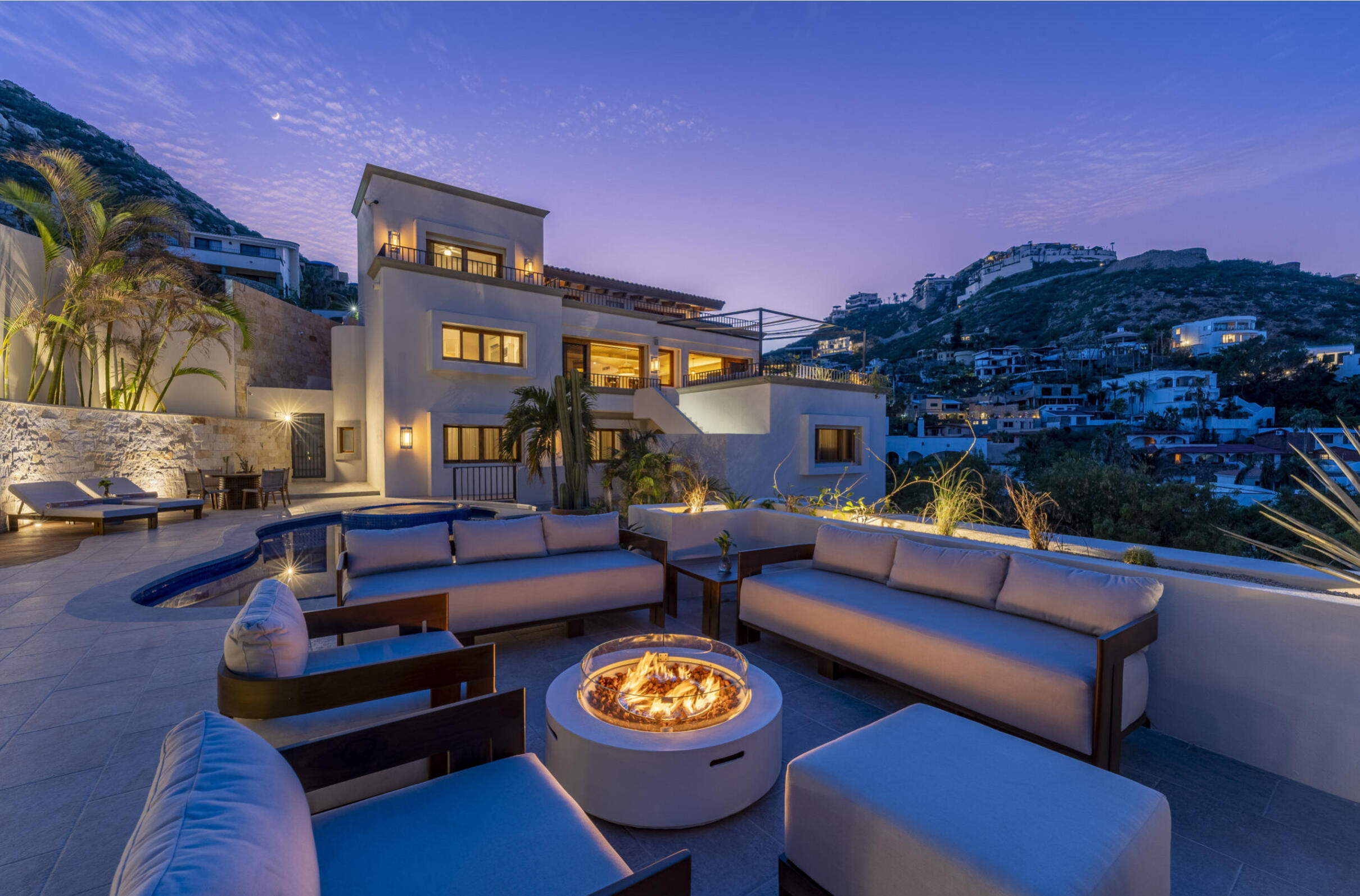 Pedregal Pedregal Csl Casa LA PIÑATA A luxury villa located in the exclusive Pedregal Cabo San Lucas. Perfect as a private residence or a high-end vacation rental, this villa offers an exceptional combination of comfort, style, privacy, and location.The villa features 8 bedrooms including a service room (as an independent apartment suite), 8.5 bathrooms, and 13 beds.Fully furnished and equipped with top-quality finishes, providing a turnkey experience.Every detail has been thoughtfully crafted to create an exceptional space for family gatherings and entertaining. The expansive terrace includes a great swimming pool, 2 jacuzzi, bar, 2 BBQ station, 2 fire pits, and multiple lounge areas, to enjoy the very best of Cabo living The interiors feature cozy and elegant living spaces, including a inside bar, games room, media room and impeccable design in every corner Fully furnished and equipped, representing an outstanding opportunity. With its exceptional design, amenities, and location, this villa embodies the best of the Baja lifestyle for sale