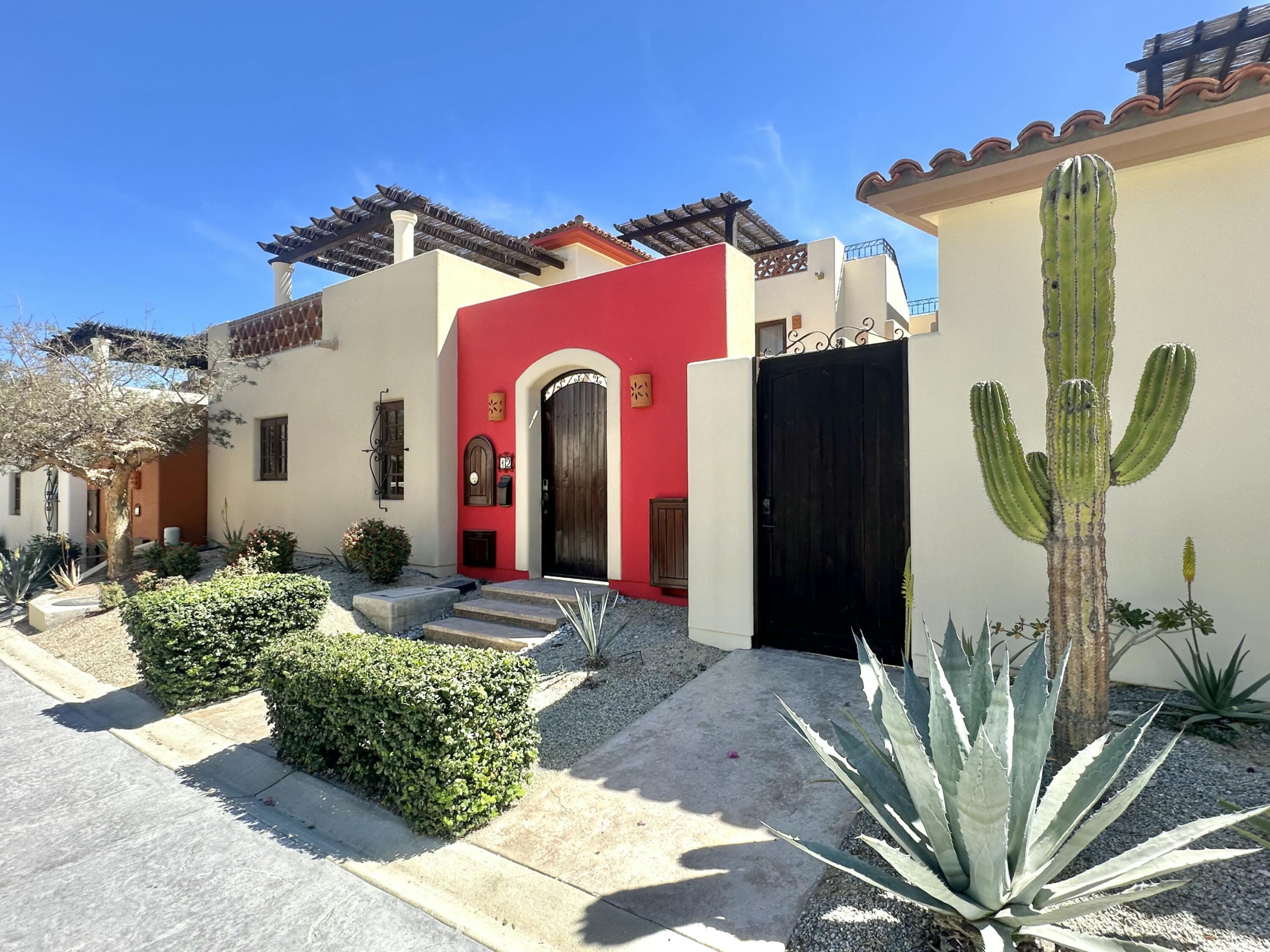 Pedregal Pueblo Campestre Live the ultimate Los Cabos lifestyle in this 3-bedroom, 2.5-bath home located in the highly sought-after Club Campestre Golf Course community in San José del Cabo. This property includes Golf Course Membership and Beach Club Membership, adding exceptional value and exclusive access to premier amenities.Enjoy seamless indoor-outdoor living with French doors opening to expansive patio spaces, perfect for entertaining or relaxing in the sunshine. Take in beautiful ocean – 133 Del Mero, La Paz, BS