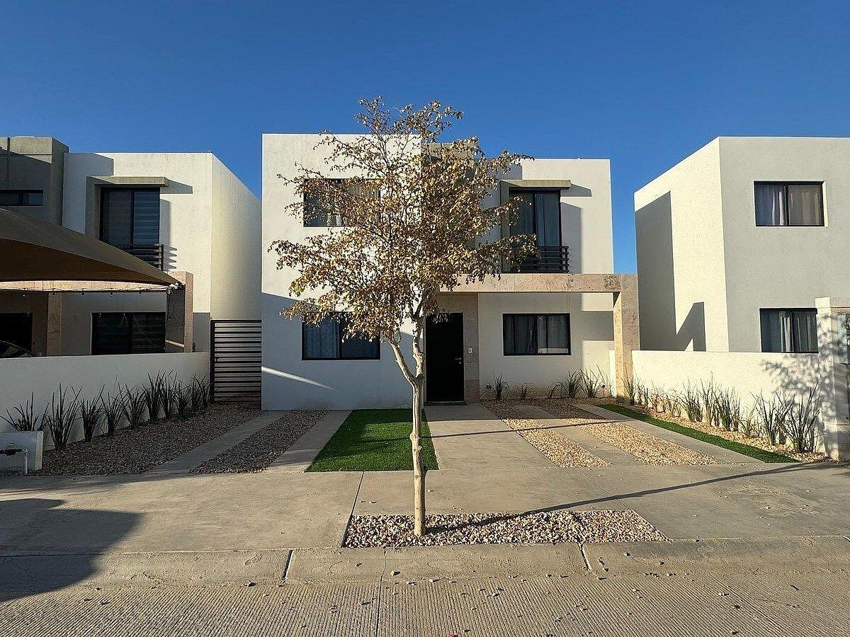 Pedregal Alttus Homes Live in a safe and peaceful environment at Hispania Residencial!House FOR SALE in Hispania Residencial, La Paz. This private community features controlled access and 24-hour security, providing privacy, peace of mind, and a secure environment for you and your family.Enjoy the amenities of the clubhouse, designed to complement your lifestyle, including a swimming pool, BBQ area, and spaces ideal for relaxing and spending time with family in a private and secure setting.The home features 3 spacious bedrooms and 3 full bathrooms, offering plenty of space for comfortable living. With 86.56 m² of construction on a 140 m² lot, the property is being SOLD FURNISHED. – 317 palma del rio, La Paz, BS