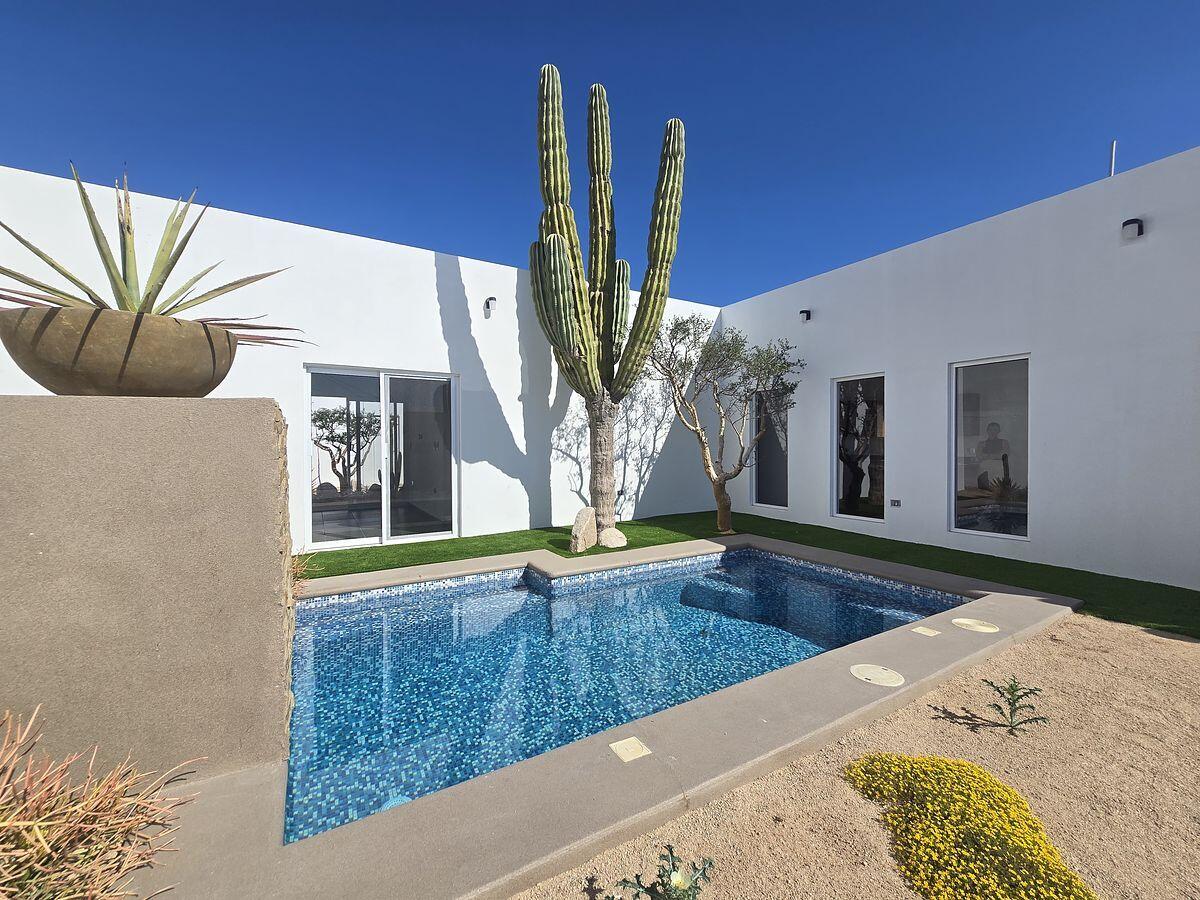 Pedregal Las Playitas Perched above the Pacific coastline, this elegant two-story California Colonial residence captures spectacular sunset – Calle Acesso y Harold Foster, La Paz, BS
