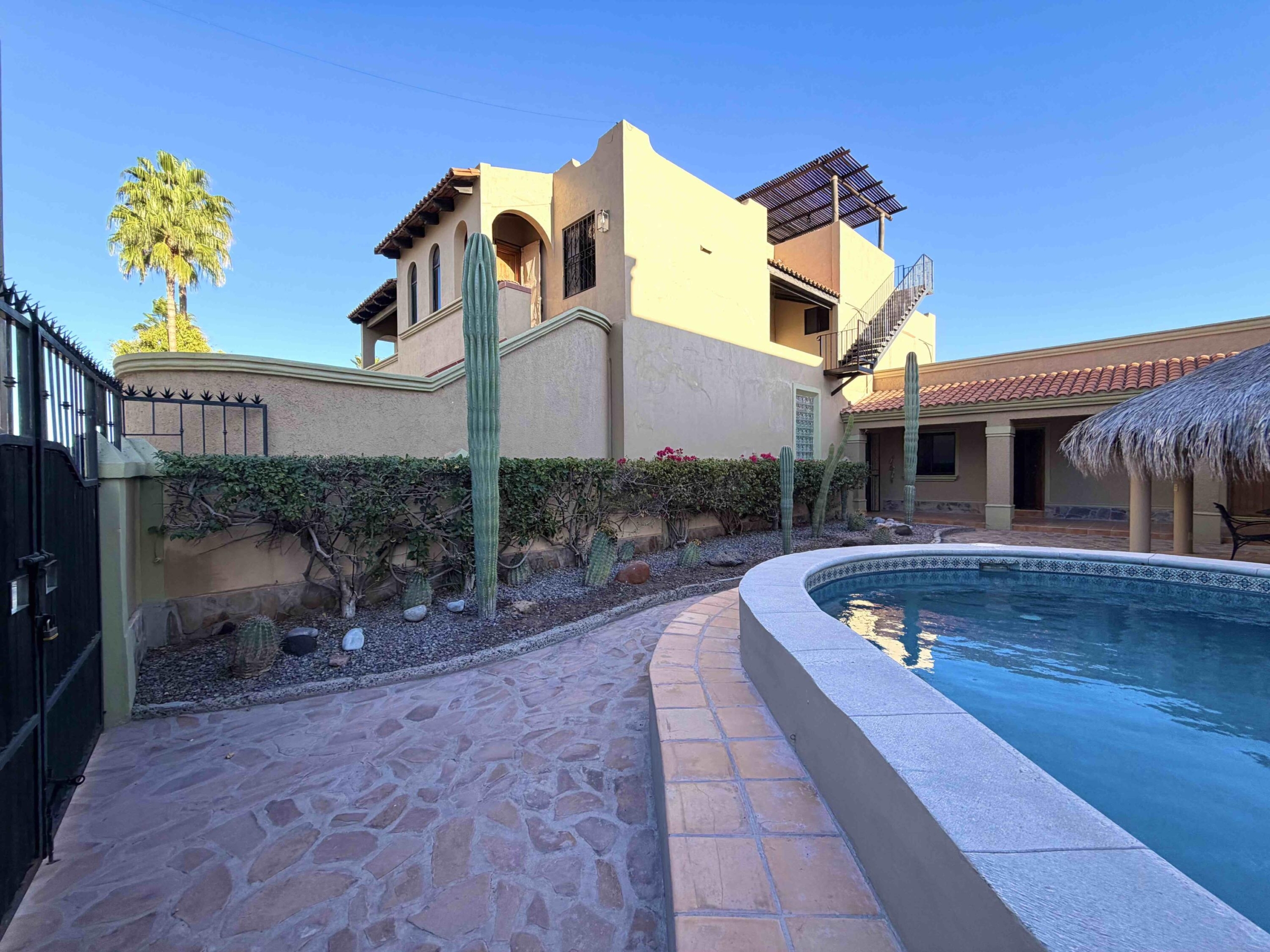 Pedregal Centro Welcome to Casa Rosendo Robles!! Ideally located 4 bedroom/5 bath home in Loreto's historic district--just half a block from the malecón and the Sea of Cortés and one block from the plaza--this exceptional home blends traditional craftsmanship, rental potential and breathtaking – Calle Rosendo Robles, Loreto, BS