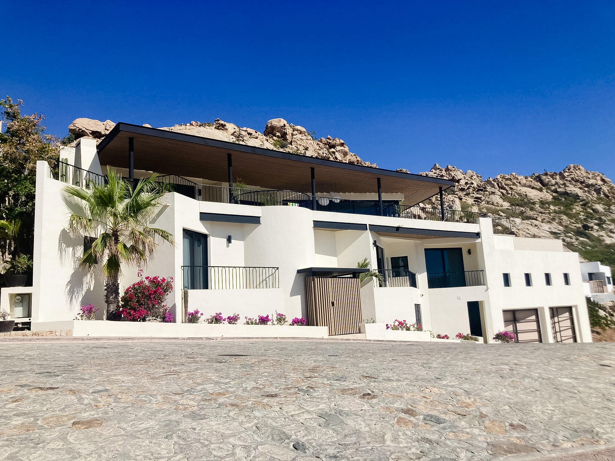 Pedregal Pedregal Csl Casa Bella redesigned encompasses a warm modern style combined with abundant lush landscaping.Situated on a large private corner lot with unobstructed oceans for sale