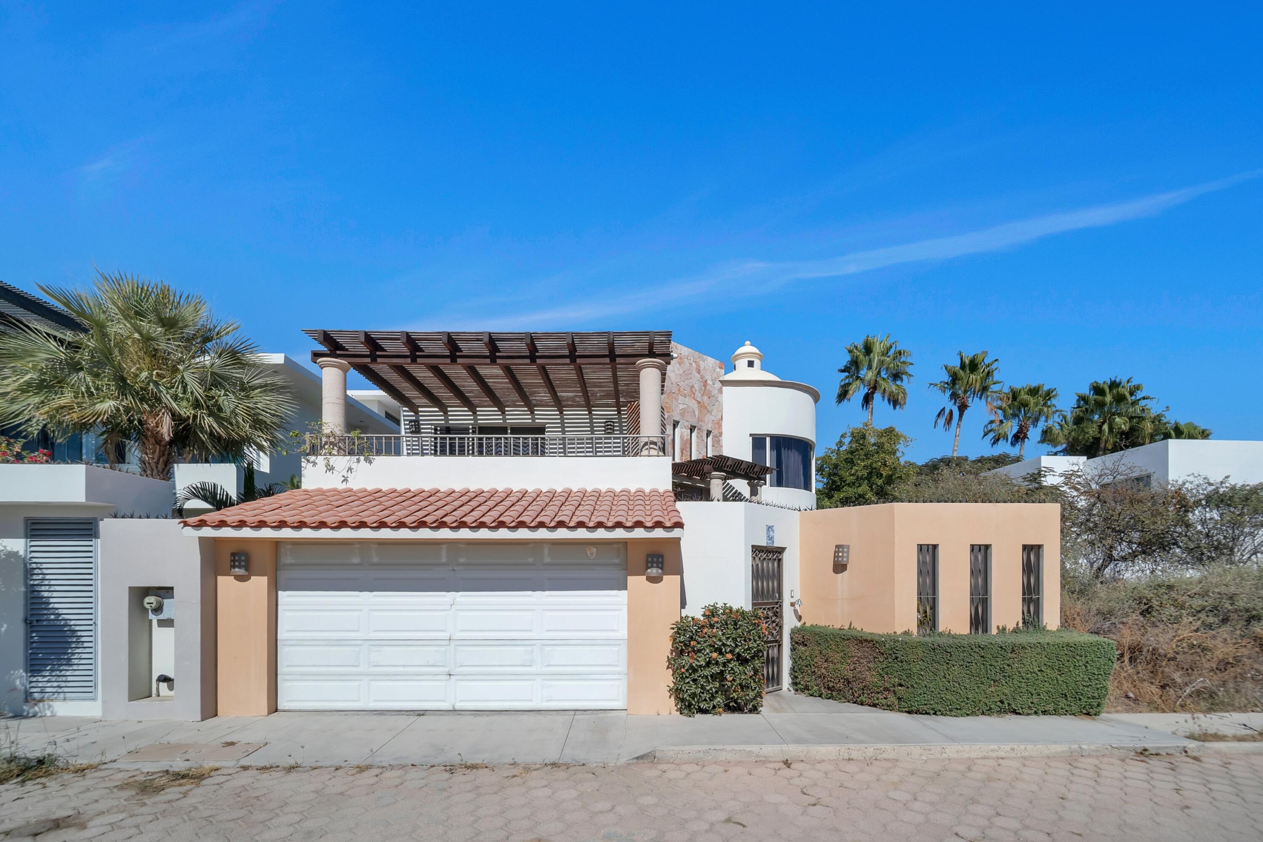 Pedregal El Sargento Palapa Sunrise - Your Baja dream retreat awaits. This charming 1-bedroom, 1-bath home features a beautifully woven palapa roof over the living and dining area, creating a warm coastal ambiance. Large windows frame water – L3 Mzn 2 Crispen Cecena, Cabo Corridor, BS