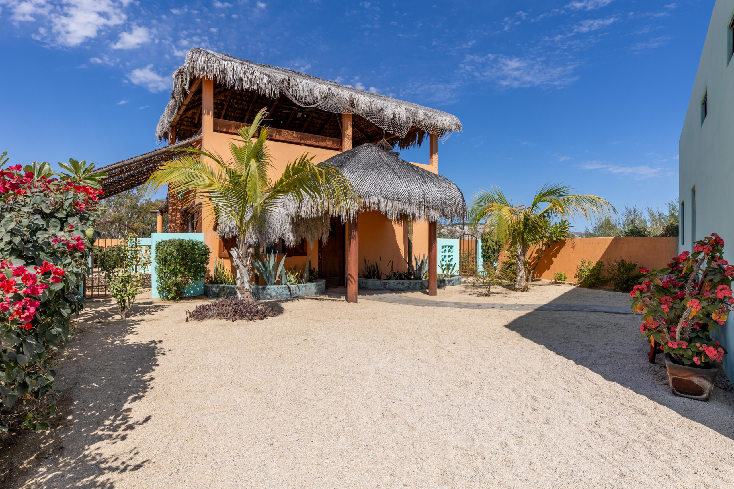 Pedregal El Sargento Palapa Sunrise - Your Baja dream retreat awaits. This charming 1-bedroom, 1-bath home features a beautifully woven palapa roof over the living and dining area, creating a warm coastal ambiance. Large windows frame water – Los Barriles, East Cape, BS