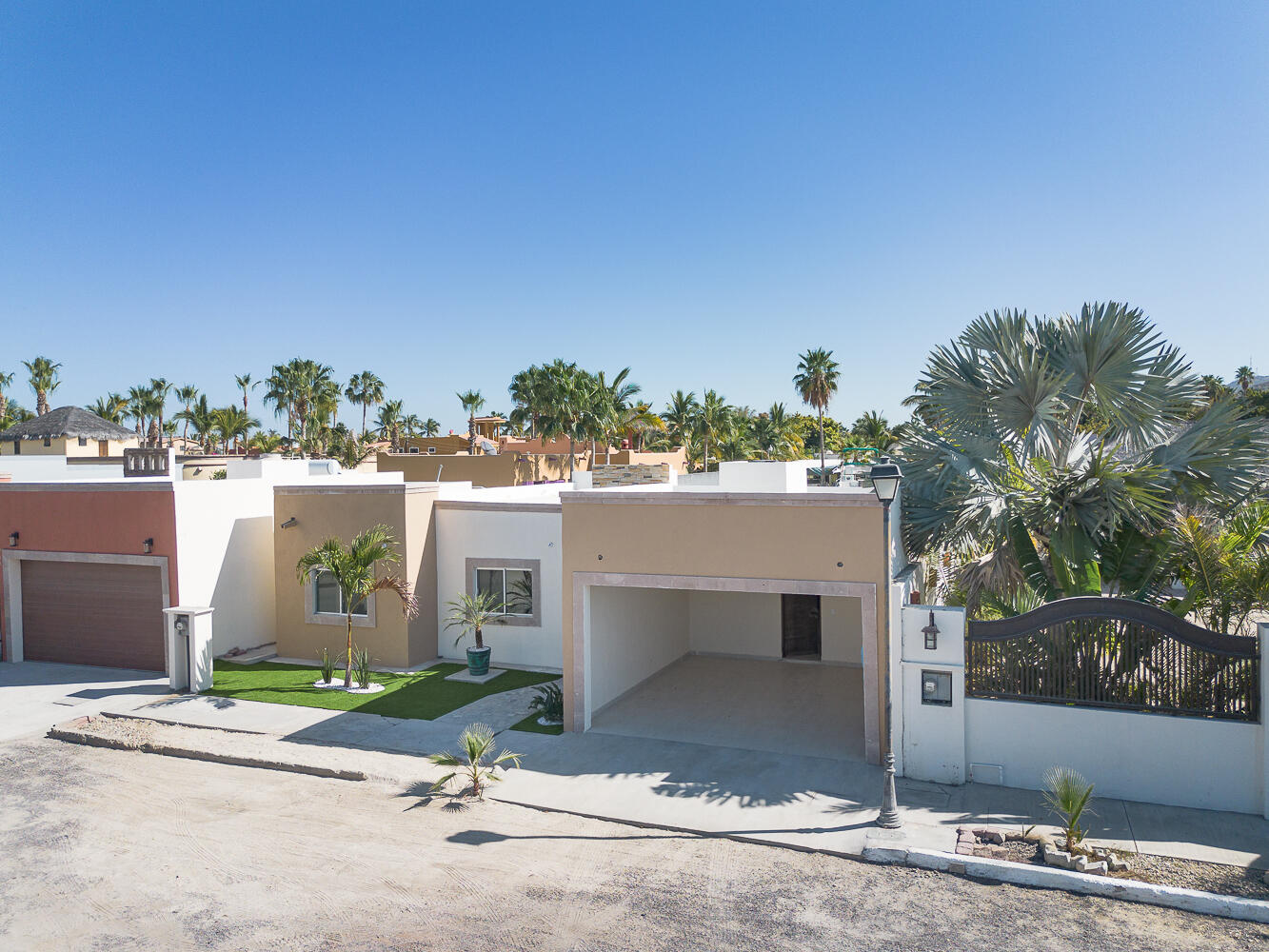 Pedregal Founders Introducing Casa Buena Vida, an exquisite custom-built home featuring 3 bedrooms and 3.5 bathrooms, all with breathtaking – mza 54 lote 714, East Cape, BS