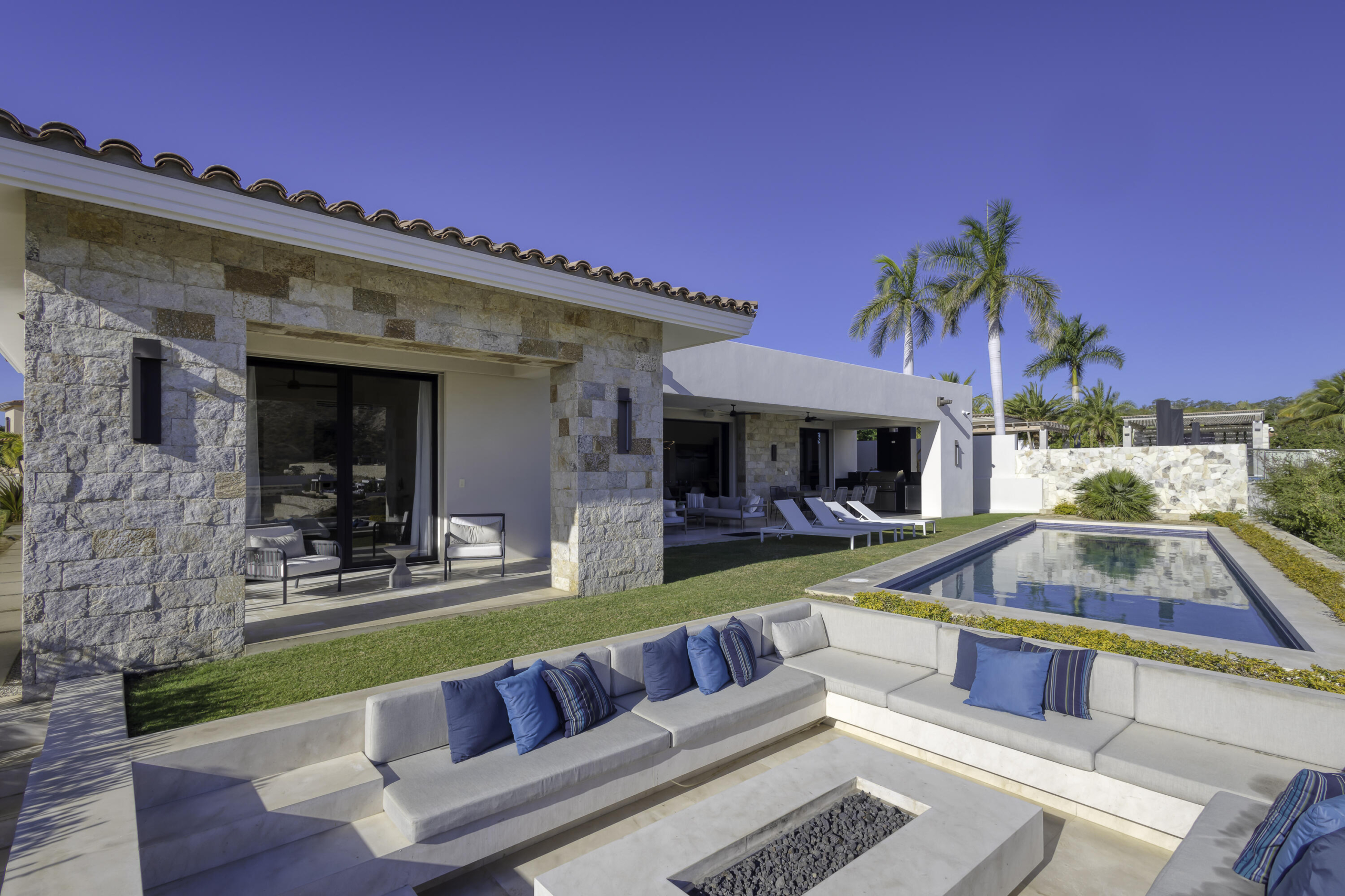 Pedregal Cabo Bello Located in the desirable gated community of Cabo Bello, this duplex residence offers flexibility, privacy, and excellent income potential. Designed as two fully independent living spaces, the property features a total of five bedrooms, two kitchens, and two BBQ areas, ideal for large families or owners seeking to live in one unit while renting the other.One of Cabo Bello's standout features is its swimmable beach, one of the best in the Tezal area, just minutes away. Known for its security and peaceful atmosphere, the community offers gated access and 24/7 surveillance.Conveniently located near Fresko, Costco, Home Depot, and some of Cabo San Lucas' top restaurants, this property is perfect as a full-time residence, vacation home, or smart investment opportunity. – Palmilla Estates 58, San Jose Corridor, San Jose Corridor, BS