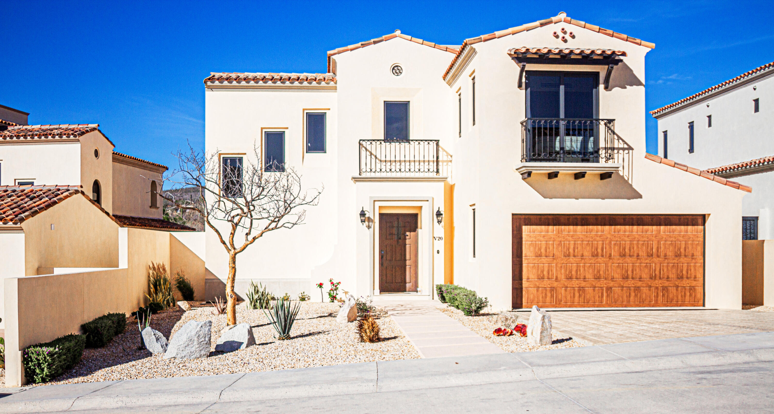 Pedregal Centro Casa Paloma, a delightful residence featuring 2 bedrooms, 2.5 bathrooms, a refreshing dipping pool, and ample space for parking a boat or RV.This newly constructed bungalow is just a few blocks from the beach and within a short walking, biking, or golf cart ride to the charming seaside Malecon and Loreto's historic town square, where you'll find a variety of restaurants and coffee shops.This inviting single-story home is situated on a secured lot and boasts an open-concept kitchen and living area. It includes a guest bedroom with a full bathroom, as well as a ensuite that opens up to the back patio, complete with a tranquil water feature, dipping pool, and outdoor shower. A convenient half bathroom is located by the poolside for easy access. Additionally this property also provides the potential for future expansion, whether you envision adding a second floor or expanding the ground level.This charming casita comes fully furnished and is perfect as a full-time residence, vacation retreat, or rental property. – Vista Al Mar on The Ridge, East Cape, East Cape, BS