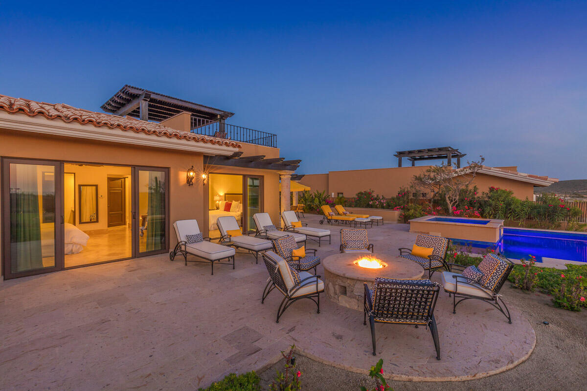 Pedregal Pedregal Csl Looking for your dream home in Pedregal de Cabo San Lucas? Explore Villa Tamika, each of its 3 bedrooms offers a private bathroom. With an open floor plan walking from the living room to a terrace overlooking the lower level pool area. Well-equipped featuring a wonderful terrace with a swimming pool, jacuzzi, lounge chairs and a shaded dining area on the patio. Fire up the outdoor grill and enjoy with friends and family. Admire – 445 Camino del Mar Lote 4 Mza 23, Cabo San Lucas, BS